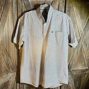 Men’s Medium Cinch Short Sleeve plaid short sleeve shirt in like new condition